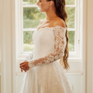 Elegant White Lace Off-Shoulder Wedding Dress